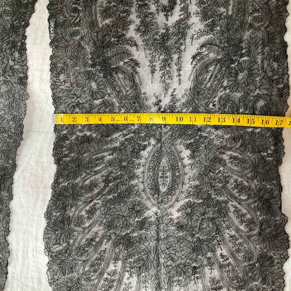 Antique Victorian large black lace stole wrap, antique textile, Mourning shawl - Picture 5 of 5